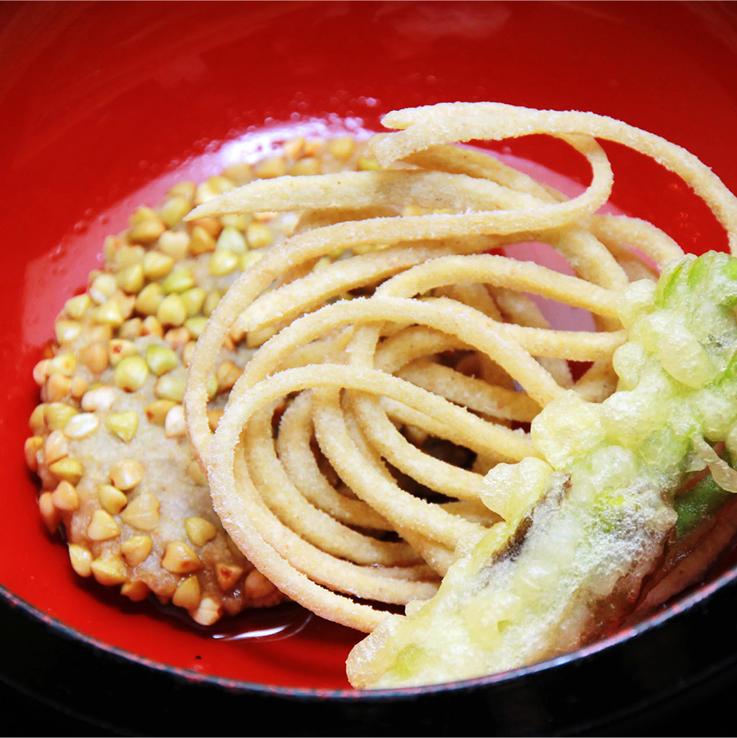 里芋とお蕎麦の蕎麦がきは蕎麦の実あられ付柚子風味